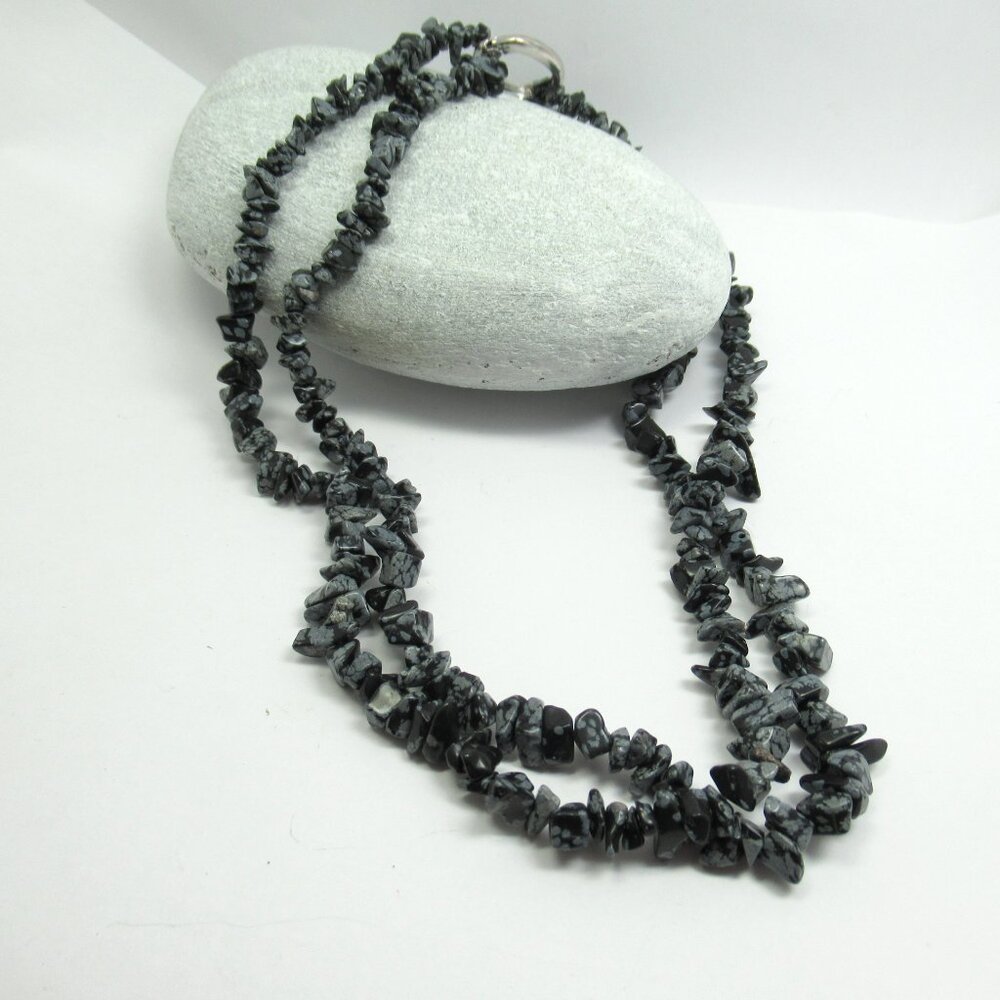 Snowflake Obsidian gemstone chip strand necklace - Picture 6 of 7